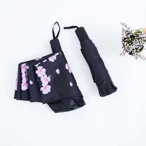 Nouvel arrivage usine – Parapluie manuel pliant 3 volets 8K personnalisé, motif floral, anti-UV, portable, coupe-vent, protection solaire et pluie, revêtement noir, verre. - Product Image 4