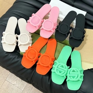 Sandalias de lujo al por mayor, tipo mule, planas, huecas, con logo entrelazado, sin cordones, de diseñador, para verano y playa, para mujer. - Product Image 3