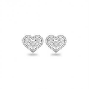 Boucles d'oreilles en or blanc E4818 avec diamants taille cœur, style romantique pour femme, diamants naturels couleur D - Product Image 1