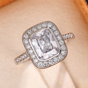 Anello di Lusso Rettangolare Stile Principessa per Donne, Elegante Gioiello da Dito per Feste - Product Image 1