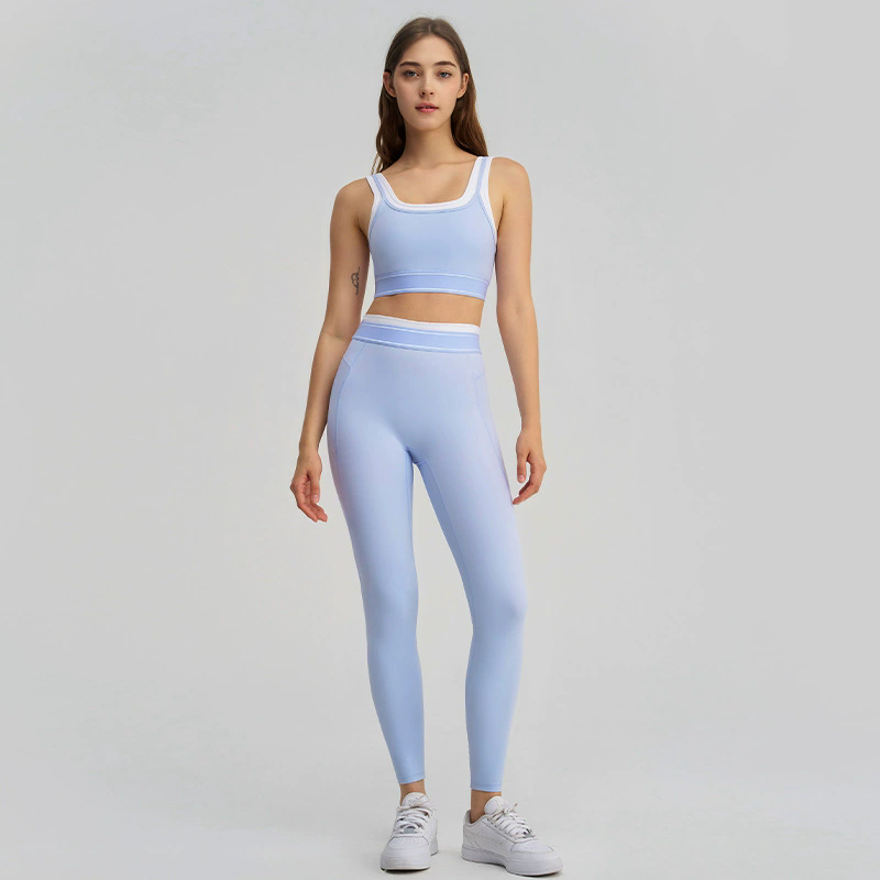 2-Piece High-Waist Activewear Set: fabric, pocket and construction detail