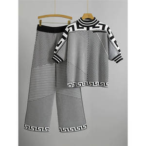 Весенне-летний новый европейско-американский женский вязаный комплект из 2 предметов: полосатый топ с коротким рукавом и брюки с высокой талией и широкими штанинами, повседневный наряд - Product Image 2