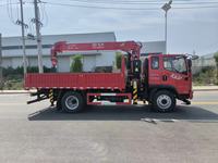Grue montée sur camion FAW Changxing Manipulator 4*2 de 7 tonnes pour chantier de construction, hauteur de levage 13m, flèche 12.5m, Yuchai 180HP, 8 vitesses
