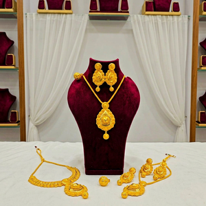 Ensemble de bijoux classique pour femme avec collier, boucles d'oreilles et bracelet, motif fleur en diamant, 4 pièces, pour mariage, fête, fiançailles - Product Image 1