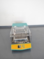 Incubateur-agitateur de paillasse réfrigéré YSANQ TYC-ZL-80L-AC / 4-60 ℃   Armoire de chauffage et de refroidissement orbitale à agitation / ±0.1 ℃   Précision de température/20-300 tr/min