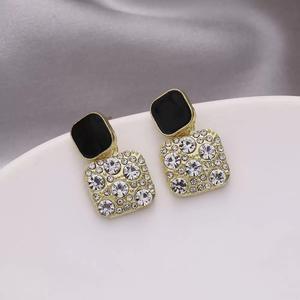 Pendientes cuadrados de diamantes de alta gama, exquisitos y fáciles de combinar, pendientes colgantes de moda al por mayor, pendientes brillantes para mujer - Product Image 1