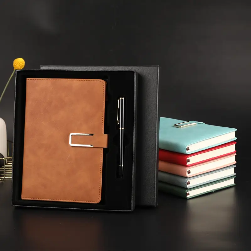 Grosir Kualitas Tinggi A5 Gesper Logam Pesanan Lem Nirkabel Kulit Bronzing Kotak Hadiah Buku Harian Notebook