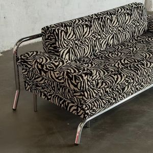 बाहौस मध्य प्राचीन अल्पसंख्यक ज़ेबरा प्रिंट सोफा डिजाइनर स्टेनलेस स्टील रेट्रो तीन-व्यक्ति विला अपार्टमेंट लिविंग रूम सोफा - Product Image 3