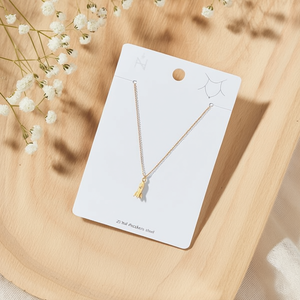 Collier pendentif petite fusée Zi en acier inoxydable plaqué or, bijoux minimalistes pour femmes - Product Image 5