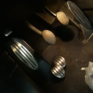 Cubiertas de pedales de freno y acelerador de acero inoxidable para MINI JCW R56 R60 R61 F54 F55 con transmisión automática - Product Image 5