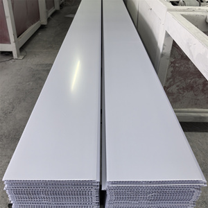 Paneles de Techo de PVC Perforados de 300x9mm <span class=keywords><strong>con</strong></span> Tecnología de Estampado en Caliente, Super Brillantes, Blancos, Impermeables, Rejilla de Techo China - Product Image 3
