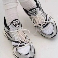 Nouvelle boucle de chaussure unisexe tendance style coréen avec nœud perlé et pendentif pompon