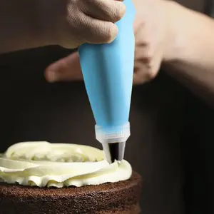 15pcs Baking Cake Tools 2 Icing Spatula 3 Comb Icing Smoother 1 Piping Bag 6 Pastry Nozzle 1 Aluminium cake turntable