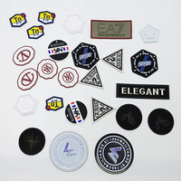 Écussons en PVC et caoutchouc personnalisés en usine, étiquettes 3D avec logo, OEM, en PVC souple, thermocollants, broderie fleur cœur, réutilisables, durables