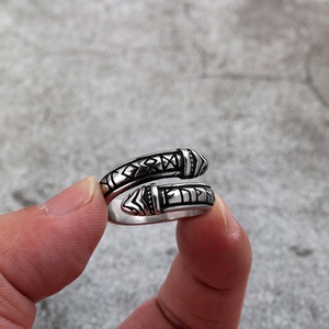 Anillo Vikingo con Serpiente de Yunnique, Anillo Redondo de Acero Inoxidable Unisex con Diseño Geométrico de Animal, Joyería para Regalo - Product Image 4