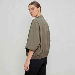 Veste courte en toile <span class=keywords><strong>beige</strong></span> pour <span class=keywords><strong>femme</strong></span>, col mandarin, taille ajustable avec cordon, boutons sur le devant, veste décontractée respirante pour le printemps - Product Image 4