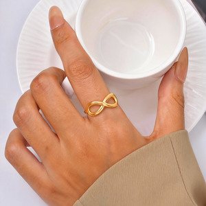 Bague infini en acier inoxydable 316L plaqué or 18 carats pour femme, double bande ondulée, ouverte et ajustable, étanche, bijoux minimalistes - Product Image 2