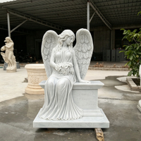 Sculpture d'ange assis en marbre sculpté à la main, style religieux classique, sur mesure, pour site commémoratif, avec grandes ailes