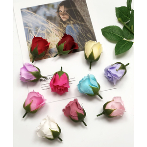 Décorations de Noël : Nouvelles fleurs de savon artificielles bouclées à 3 couches en forme de rose pour la décoration intérieure, <span class=keywords><strong>cadeau</strong></span> <span class=keywords><strong>DIY</strong></span> pour mariage et fête <span class=keywords><strong>des</strong></span> Mères - Product Image 2
