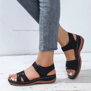 Sandales compensées à talon haut pour femme, à semelle épaisse, bout ouvert et motif ajouré rond, respirantes, style été - Product Image 4
