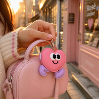HS27 Breloques et pendentifs décoratifs en PVC en forme de cœur de dessin animé mignons et personnalisés pour sacs à dos, sacs à main, sacs bandoulière et sabots/chaussures