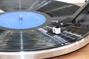 <span class=keywords><strong>Tocadiscos</strong></span> de vinilo Bluetooth, <span class=keywords><strong>tocadiscos</strong></span> de <span class=keywords><strong>alta</strong></span> <span class=keywords><strong>fidelidad</strong></span> con altavoces integrados, incluye preamplificador Phono y cartucho de AT-3600L magnético - Product Image 4