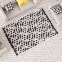 Tapis miniature pour maison de poupée à l'échelle 1/12, tapis en tissu tissé pour la décoration de scène de diorama