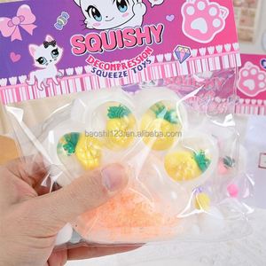 ของเล่นบีบสควิชชี่รูปอุ้งเท้าแมวสตรอว์เบอร์รีสับปะรดน่ารัก ประดับเลื่อม บีบแล้วคืนรูปช้า ของเล่นนุ่มนิ่ม ของเล่นคลายเครียดคุณภาพสูงสำหรับเด็กผู้หญิง - Product Image 3