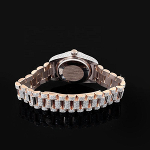 Montre de luxe en moissanite et diamants, boîtier en acier inoxydable de qualité supérieure avec diamants de laboratoire étincelants d'Inde - Product Image 3