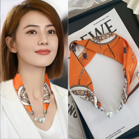 Nouveau design créatif, collier à fermoir magnétique, écharpe en soie pour un look élégant