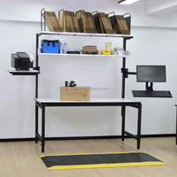Système de table d'emballage modulaire avec porte-rouleau et distributeur de film à bulles pour un flux de travail optimisé de la station d'expédition