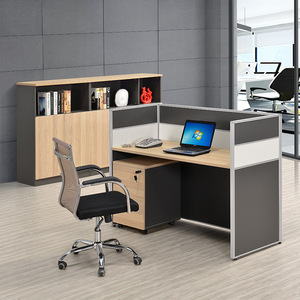Bureau informatique moderne en chêne en forme <span class=keywords><strong>de</strong></span> L pour une personne, avec écran <span class=keywords><strong>de</strong></span> séparation réglable en hauteur, pour employés (vente en gros) - Product Image 1