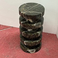 Table d'appoint en marbre de la forêt tropicale verte au design personnalisé colonne ronde plinthe table d'appoint en marbre d'angle