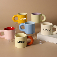 Produits phares : Tasses à café et à eau en céramique nordique avec poignée en forme de crème glacée, logo et design personnalisés, et photo sur mesure