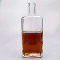 Bouteille en verre vide transparente de 700 ml de forme personnalisée pour vodka, liqueur, gin, rhum, tequila, whisky, brandy, spiritueux avec bouchon
