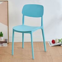 Fauteuil en plastique moderne de luxe, design empilable, base antidérapante, plastique épais et robuste, chaise de salle à manger pour chambre d'hôtes