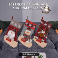 Grandes chaussettes de Noël personnalisées en peluche, style boutique, avec motif flocon de neige, bordure écossaise, motif élan, bonbons et bonhomme de neige, pour cheminée