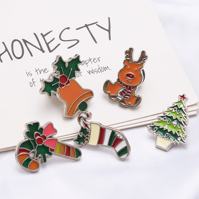 Рождественский милый стиль снежное дерево Лось Санта-Клаус металлический значок мультяшная Брошь Украшение для одежды