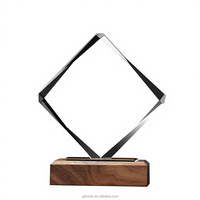 Trophée en cristal vierge de haute qualité Honor Wholesale, personnalisé avec logo 3D gravé au laser, style croix, pour décorations de fêtes, mariages et cadeaux
