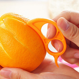 Little Mouse Orange Opener Plastic Fruit Peeler For Citrus Tangerine Orange Ring Peeler Classic Model A1392 - Product Image 2