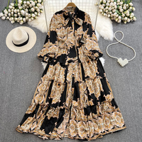 Grande balançoire personnalisée élégante à lacets taille cintrage imprimé floral A-ligne à manches longues mi-longueur nœud décoration lanterne manches