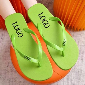 <span class=keywords><strong>Tongs</strong></span> d'été personnalisées pour femmes avec logo, dessus en PVC respirant, légères et <span class=keywords><strong>confortables</strong></span>, pour la plage et l'extérieur - Product Image 1