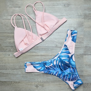 Nueva Colección de Bikinis de Playa para Mujer, Conjunto de 2 Piezas Personalizado, Casual y Sexy, Top Rojo y Braguita con Logotipo Estampado en la Parte Delantera - Product Image 4