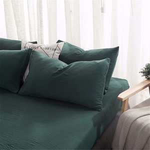 طقم أغطية سرير من 3 قطع بلون موحد، مصنوع من قماش الشيربا الناعم جداً 100% قطن، بكثافة 200 خيط، مع غطاء لحاف وغطاء وسادة - Product Image 2