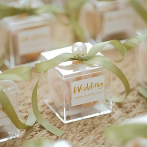 Boîtes Cubes Modernes en Acrylique Transparent Personnalisées pour Vêtements, Résistantes à l'Eau, Idéales pour Présentoirs d'Angle Autonomes - Vente en Gros Fabricant - Product Image 2