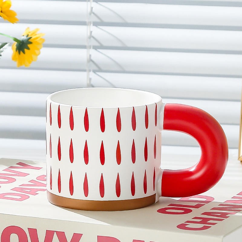 ถ้วยอ้วนหยดน้ำฝนสีแดง