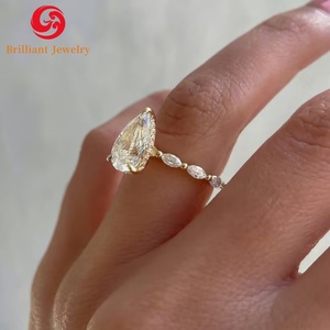 Anillo de Compromiso y Matrimonio de Oro Sólido de 14K y 18K con Moissanita de 7x9mm, 3CT, VVS1, Corte Pera, Precio de Fábrica - Product Image 3