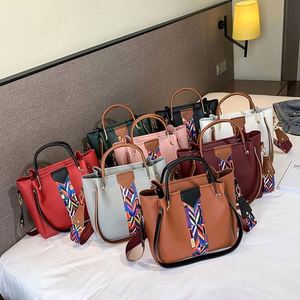Wholesale New Style Korean All-match PU Shoulder Tote Bag Chains <b>Zip</b> Open Closure Fashion Hot-selling Women's Handbag - Product Image 2
