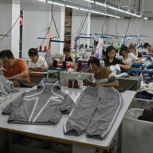 Conjunto Deportivo Impermeable para <span class=keywords><strong>Hombre</strong></span>, Chaqueta y Pantalones Cortavientos Reflectantes de Poliéster y Nailon para Actividades al Aire Libre - Product Image 2
