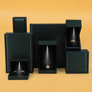 SIFOO Scatola per Gioielli Personalizzata con Logo LED e Velluto, Set di Scatole <span class=keywords><strong>in</strong></span> Pelle Verde per Collana, Anello e Bracciale, Lussuosa Scatola per Gioielli con Luce LED - Product Image 1